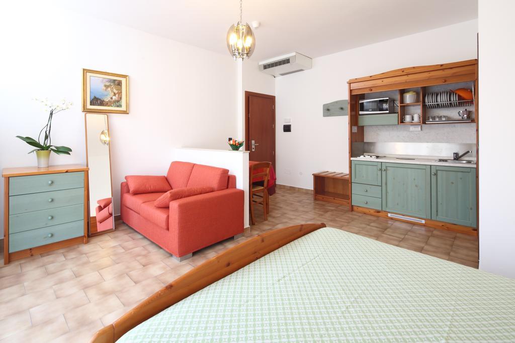 Residence Hotel Kriss Deiva Marina Exterior photo