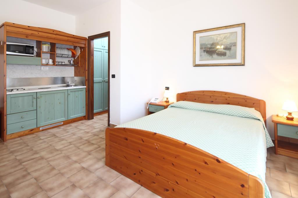 Residence Hotel Kriss Deiva Marina Exterior photo