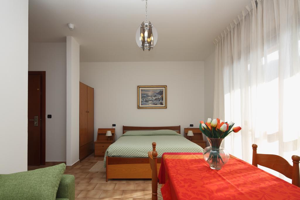 Residence Hotel Kriss Deiva Marina Exterior photo