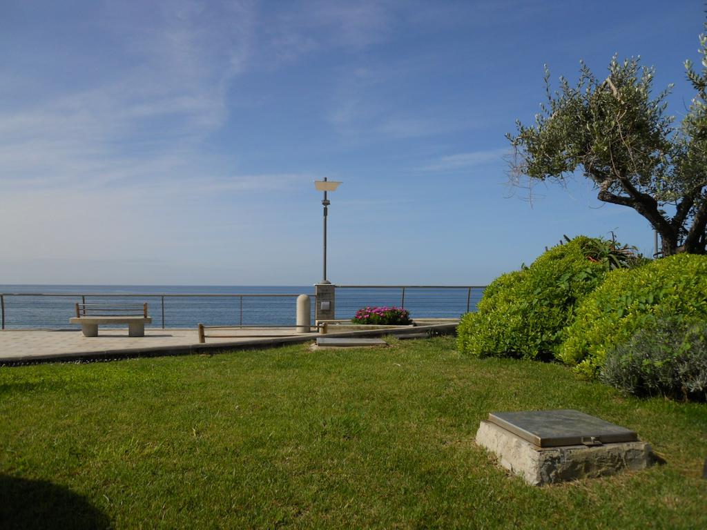 Residence Hotel Kriss Deiva Marina Exterior photo