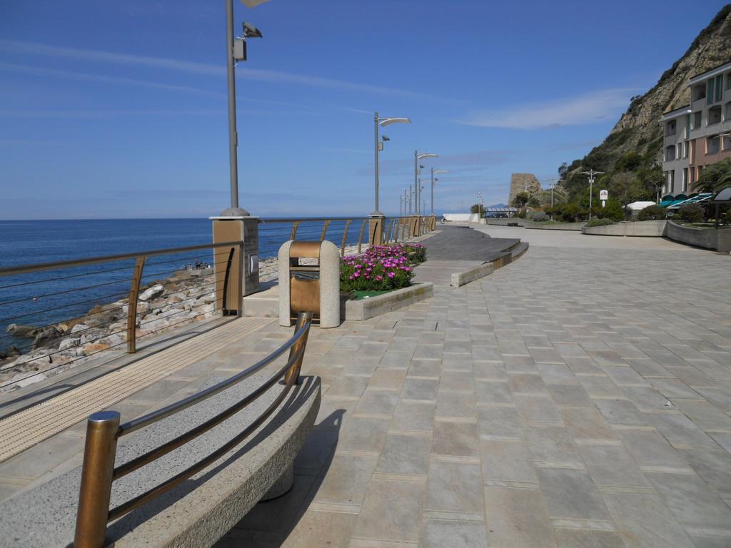 Residence Hotel Kriss Deiva Marina Exterior photo