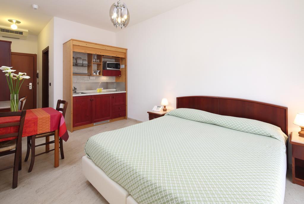 Residence Hotel Kriss Deiva Marina Exterior photo
