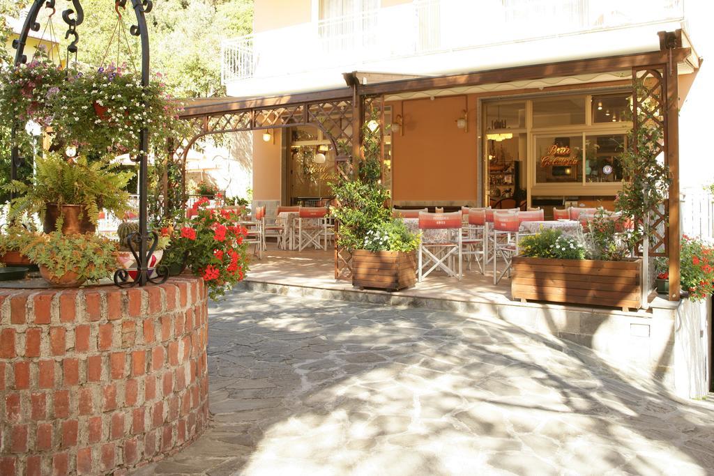Residence Hotel Kriss Deiva Marina Exterior photo